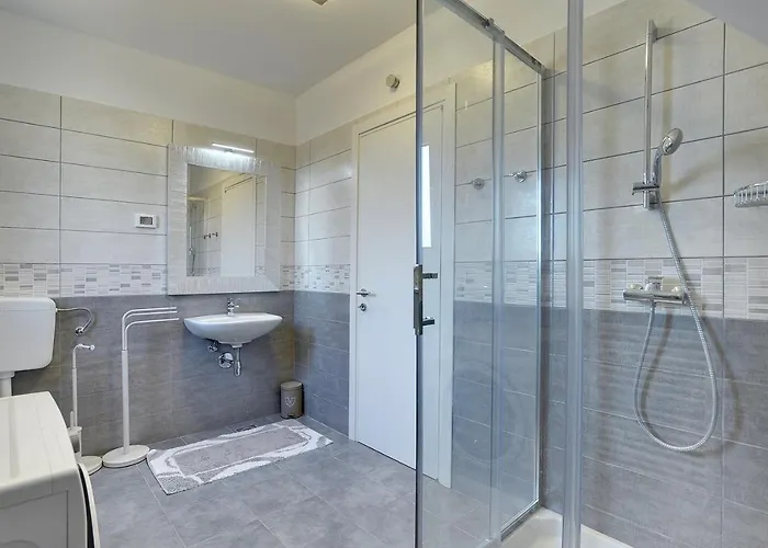 Strandnahe Mit Privatem Pool, Wlan, Terrasse, Grill * 반졸레