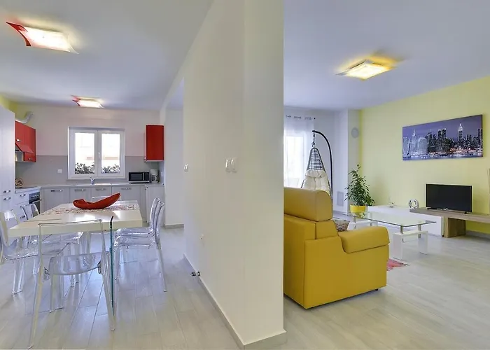 Strandnahe Mit Privatem Pool, Wlan, Terrasse, Grill 펜션 *
