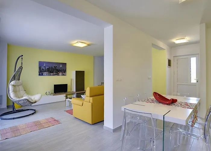 Strandnahe Mit Privatem Pool, Wlan, Terrasse, Grill 반졸레