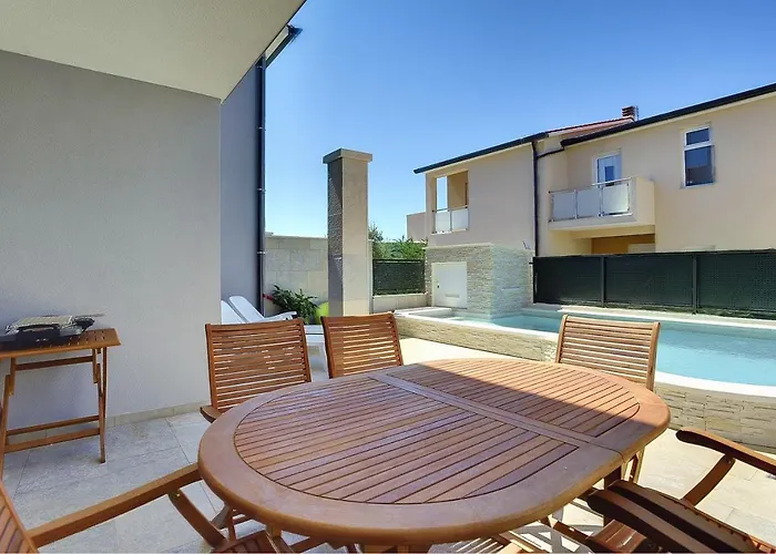 Strandnahe Mit Privatem Pool, Wlan, Terrasse, Grill *