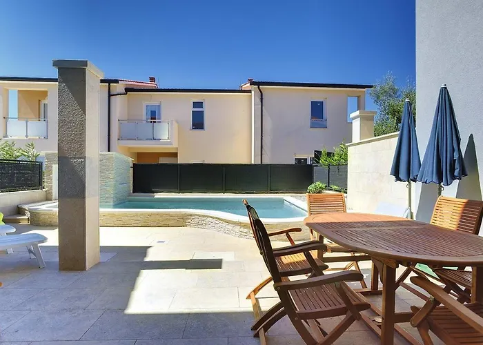 펜션 Strandnahe Mit Privatem Pool, Wlan, Terrasse, Grill *