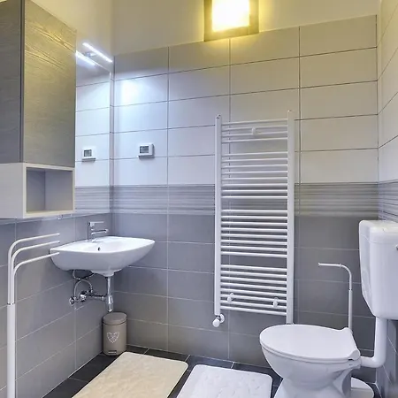 Strandnahe Mit Privatem Pool, Wlan, Terrasse, Grill Банджоле