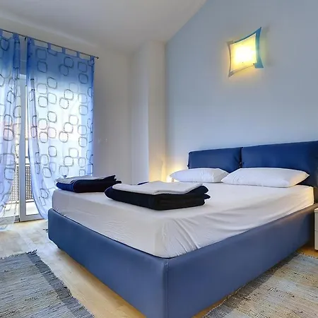 Дом отдыха Strandnahe Mit Privatem Pool, Wlan, Terrasse, Grill Банджоле