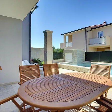 Strandnahe Mit Privatem Pool, Wlan, Terrasse, Grill *